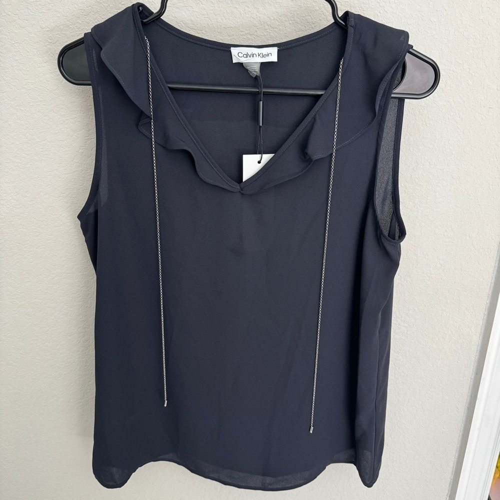 NWT Clavin Klein Blouse Womens Ruffle V Neck Sleeveless Top. Size S